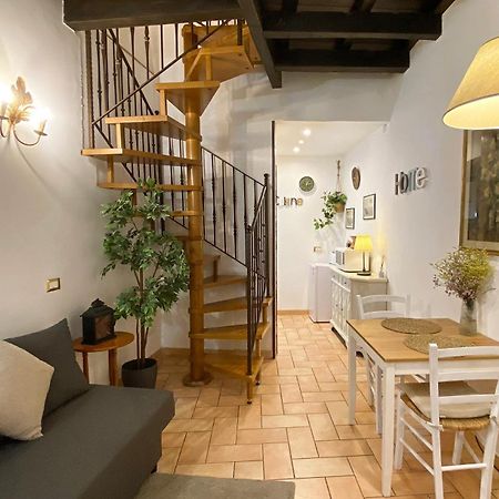 ローマKarma House Deluxe Navonaアパートメント エクステリア 写真