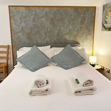 ローマKarma House Deluxe Navonaアパートメント エクステリア 写真